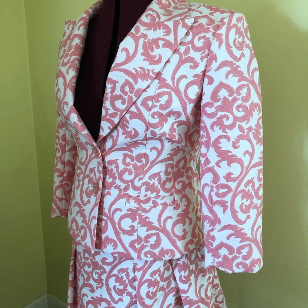 Chic feminine skirt suit - Picture 3 of 11